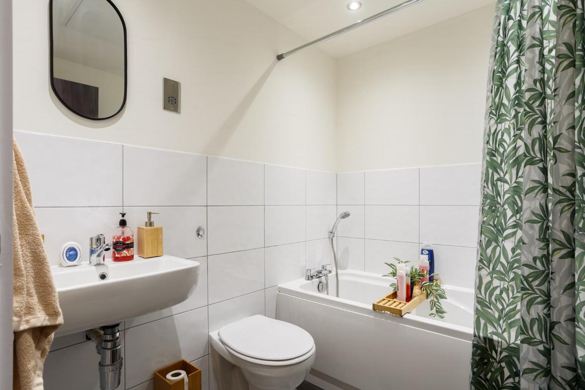 Apartment Modern And Cozy Two-bed In Bradford