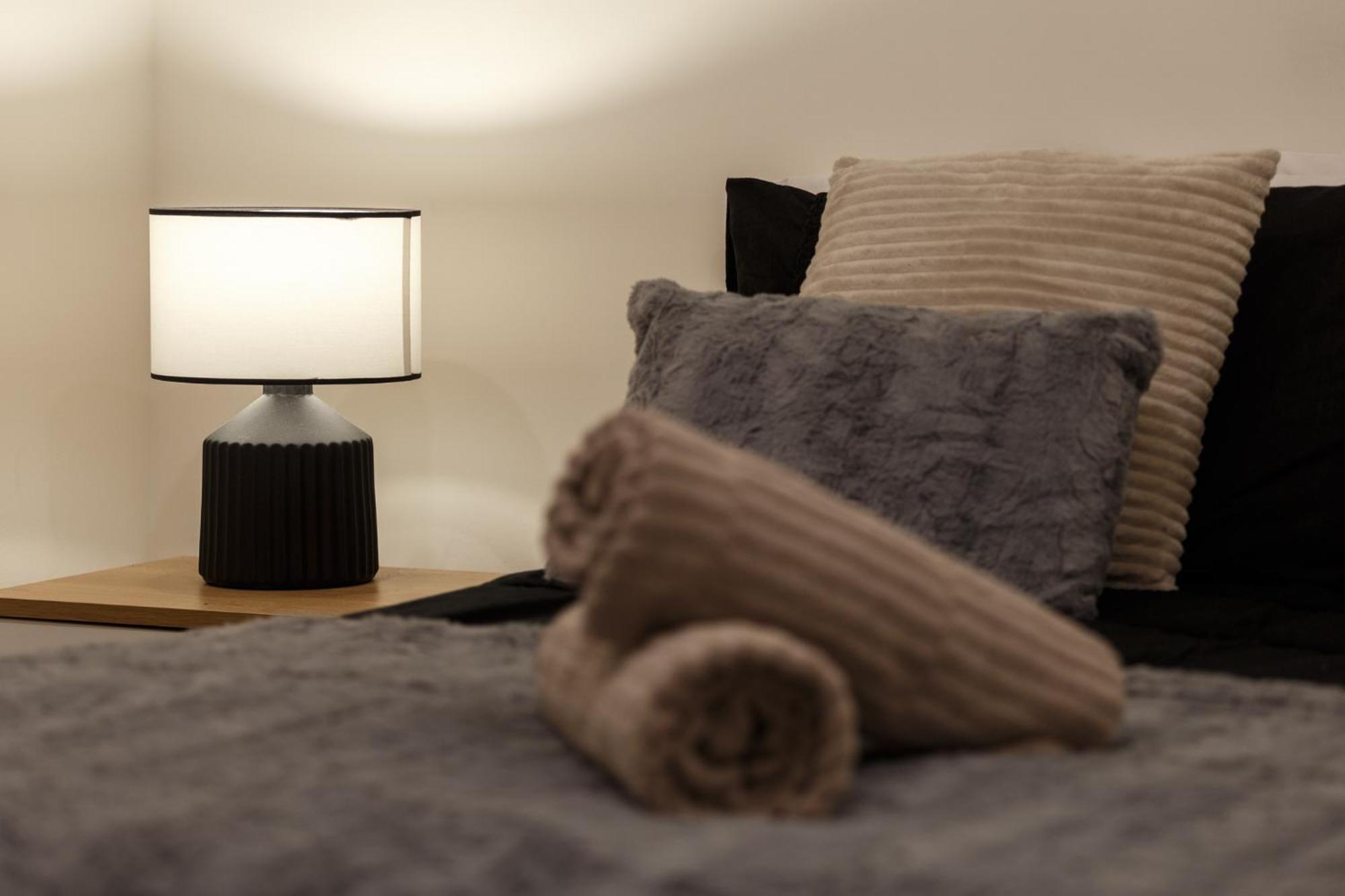 Modern And Cozy Two-bed In Bradford Apartment *